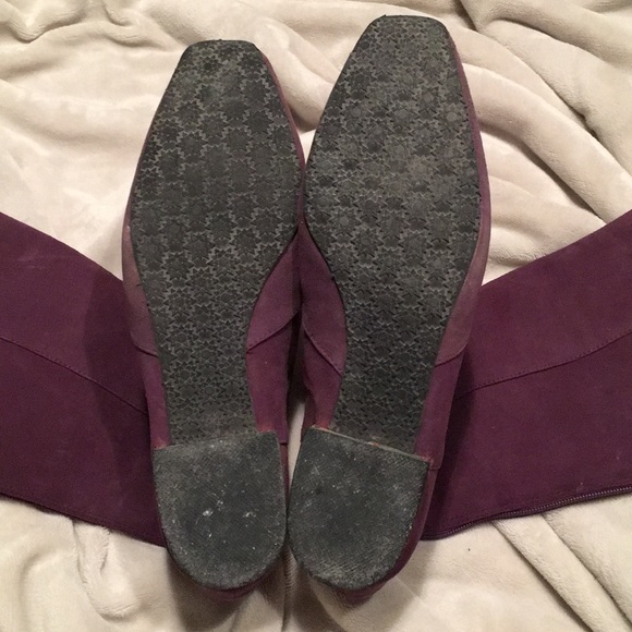 Browns Purple suede boots with gold hardware - Picture 2 of 5